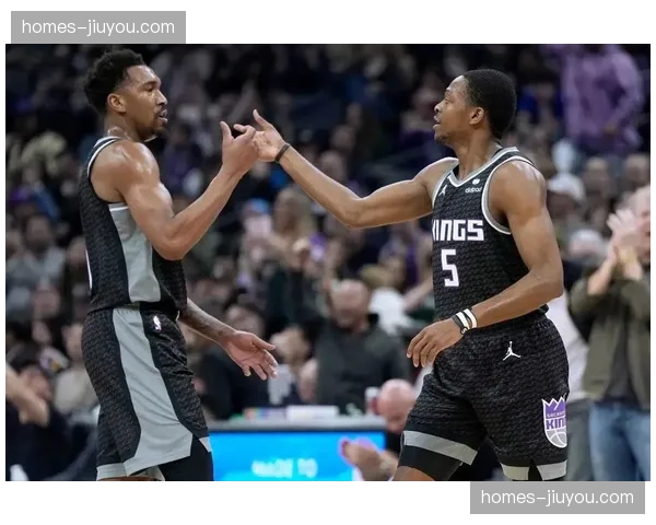 以赛亚史蒂文斯右脚踝酸痛出战成疑 国王后场组织面临调整